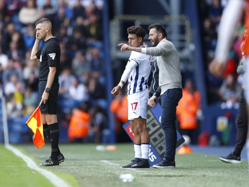 Carlos Corberán sends Jeremy Sarmiento onto the pitch against Middlesbrough