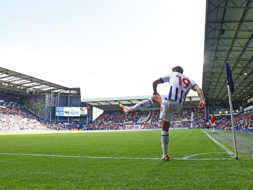 John Swift takes a corner against Middlesbrough