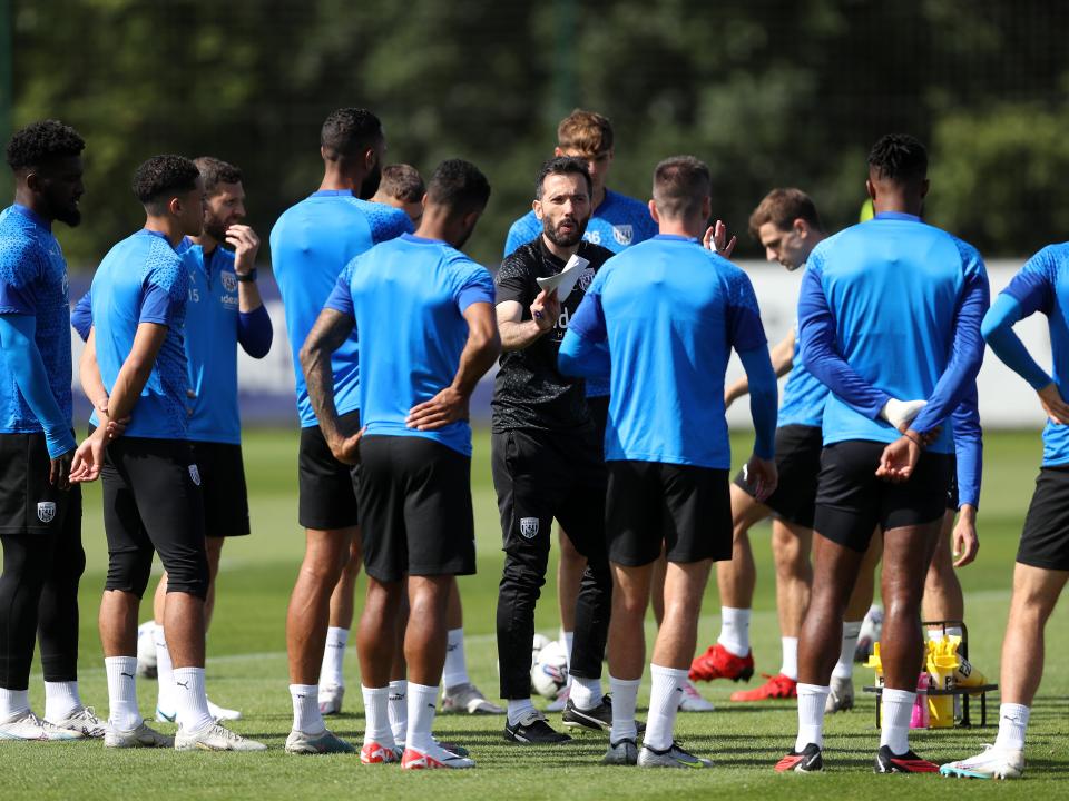 Carlos Corberán talking to a group of Albion players in training 