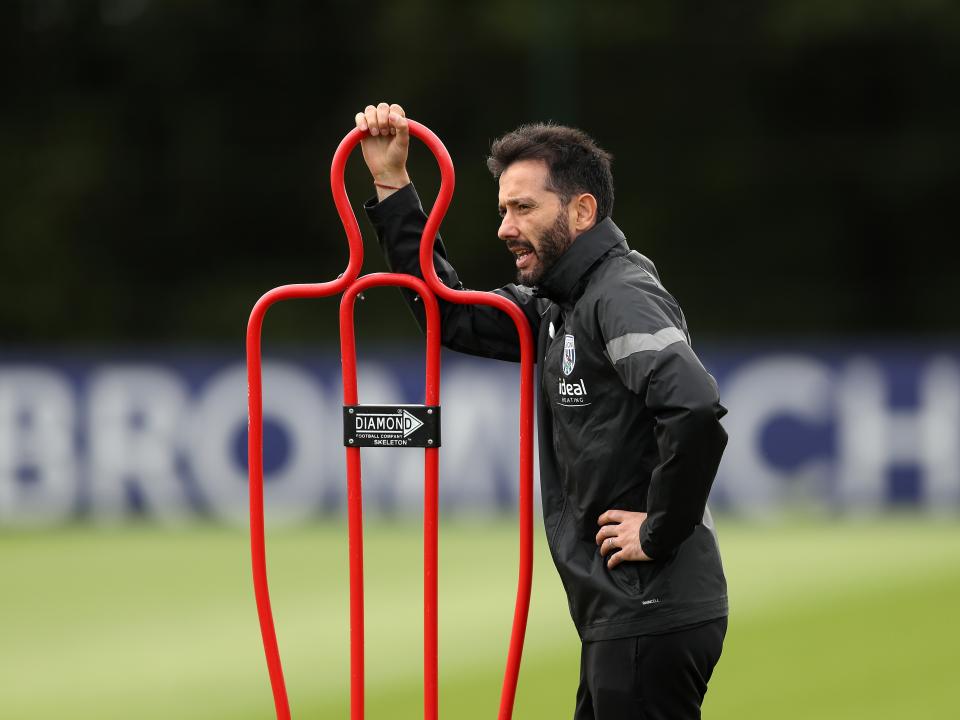 Carlos Corberán watching training 