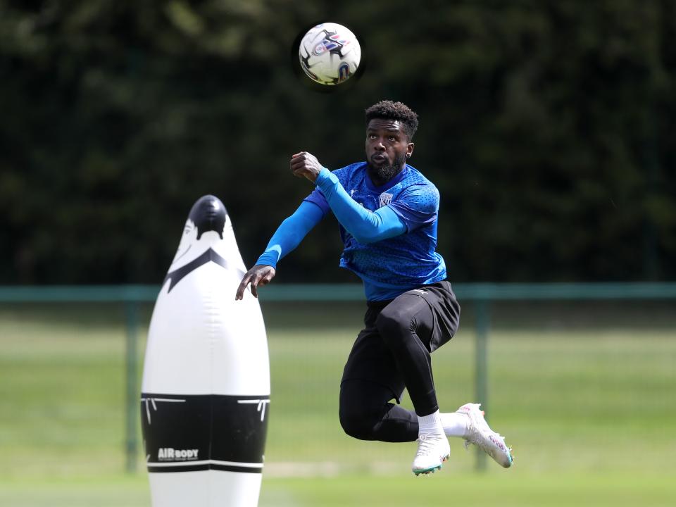 Cedric Kipre heads the ball in training 