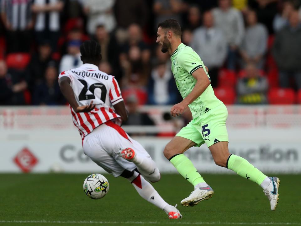 An image of Erik Pieters playing against Stoke
