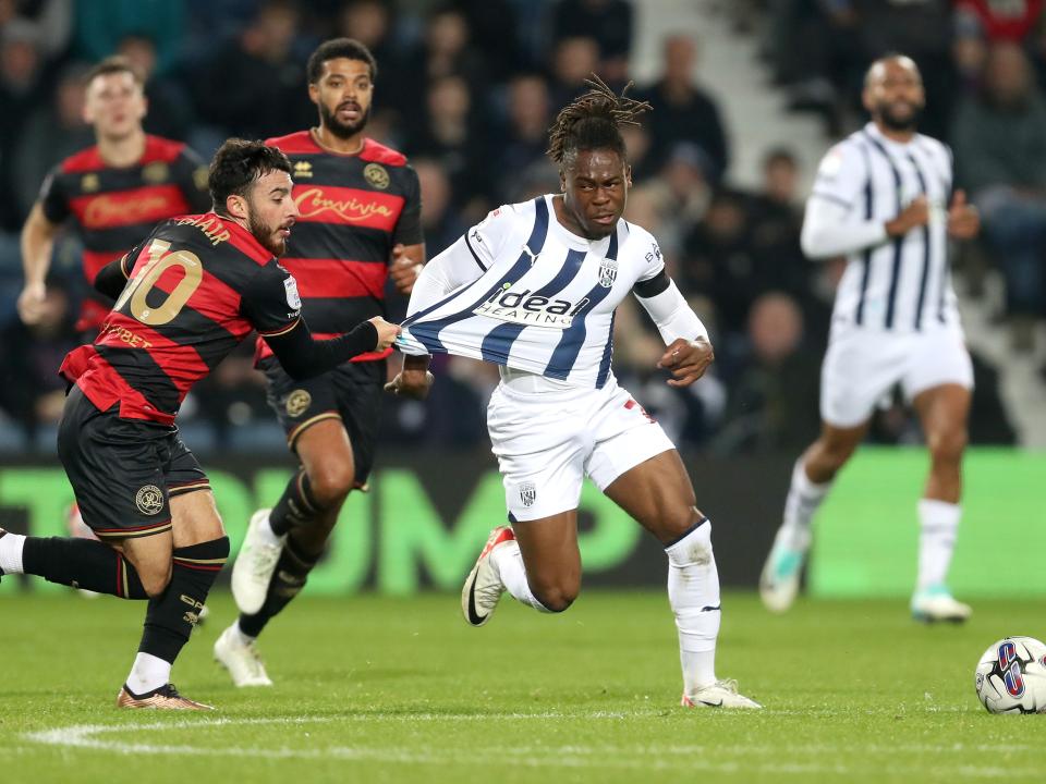 Brandon Thomas-Asante battles for the ball while having his shirt pulled