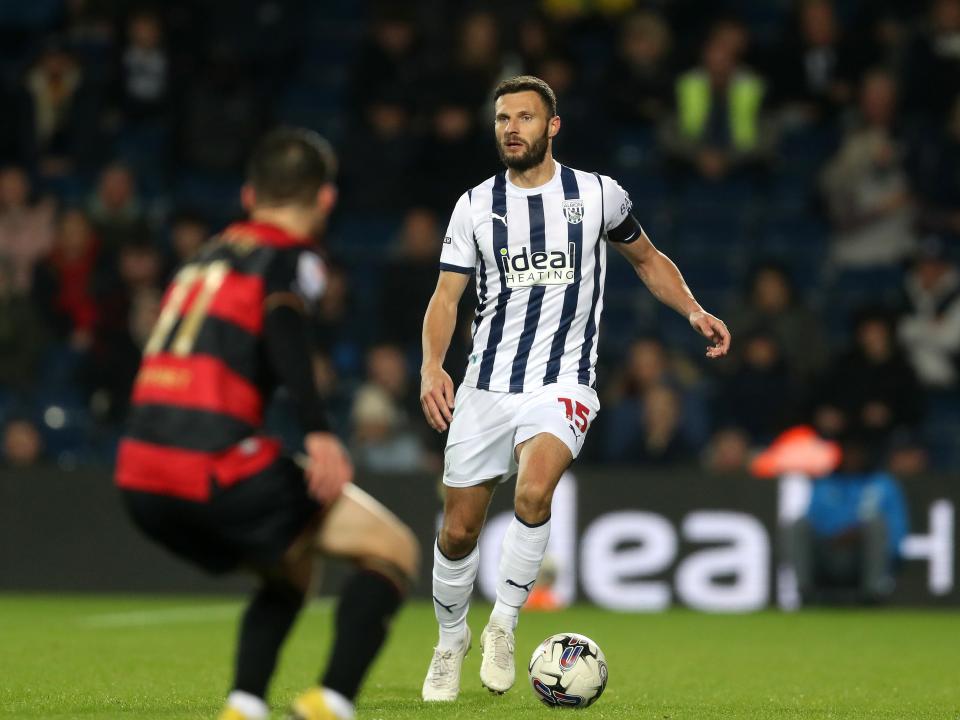 Erik Pieters on the ball