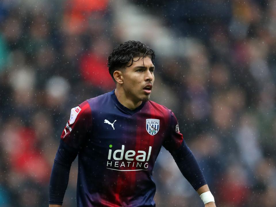 Jeremy Sarmiento in the blue and red away kit