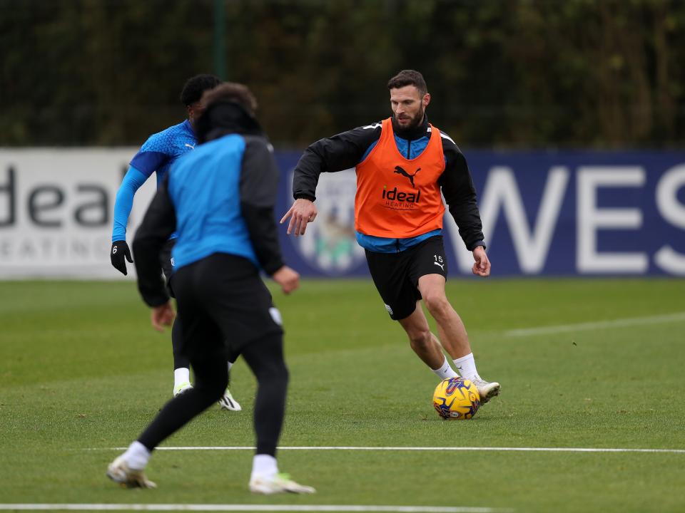 Erik Pieters on the ball in training 
