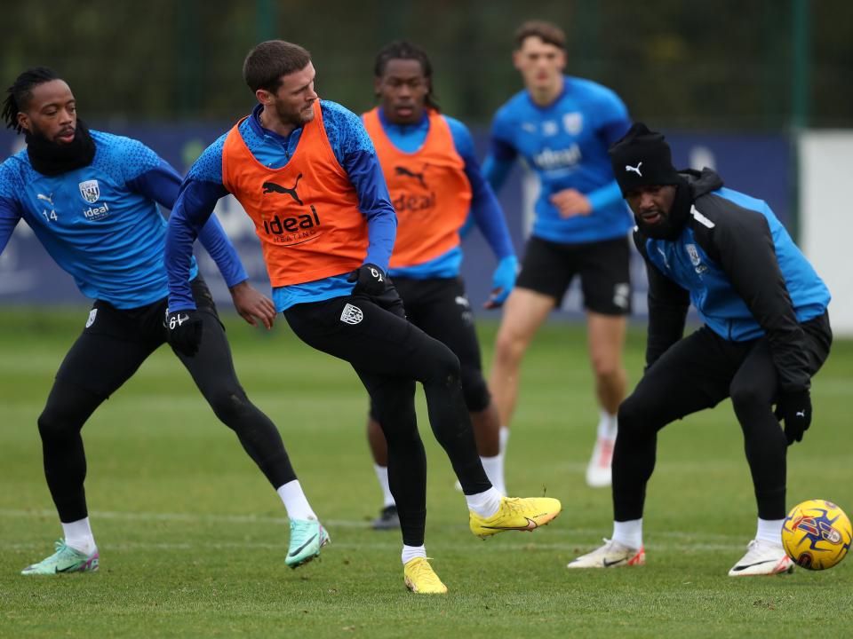 John Swift on the ball with Nathaniel Chalobah and Cedric Kipre close by