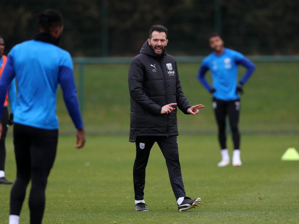 Carlos Corberán coaching in the middle of a session