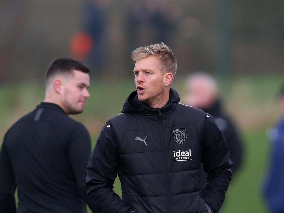 Leigh Downing coaching the U18 side