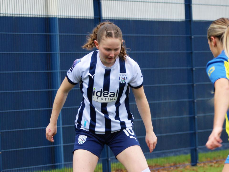 Liv Rabjohn in action, in home colours.