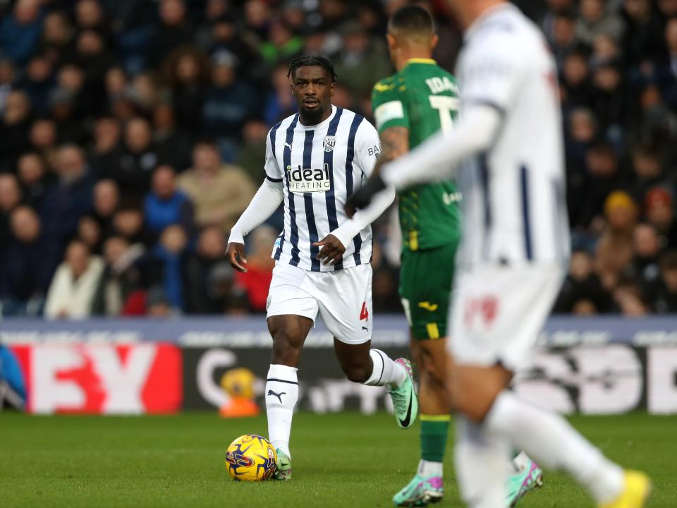 Cedric Kipre on the ball against Norwich