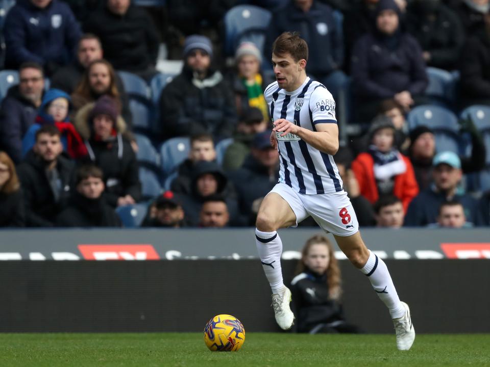 Jayson Molumby on the ball against Stoke 