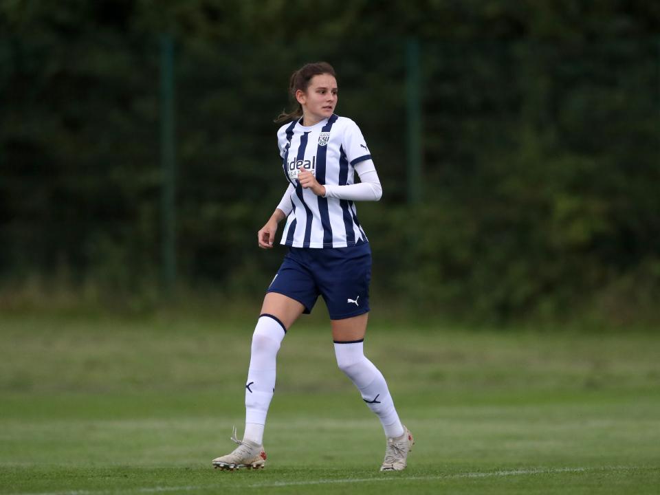 Isabel Green in action for Albion, in home colours