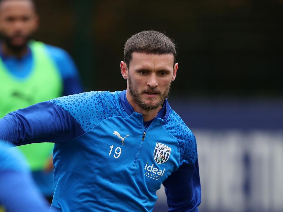 John Swift looking at the ball in training 