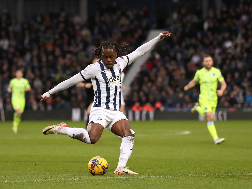 Brandon Thomas-Asante shoots and scores against Blackburn 