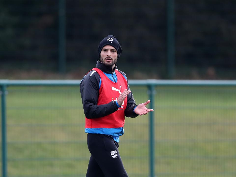 Okay Yokuslu in training wearing a red bib