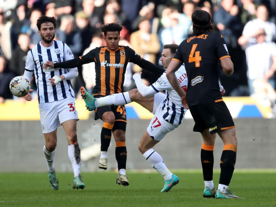 Andi Weimann battling for the ball against Hull