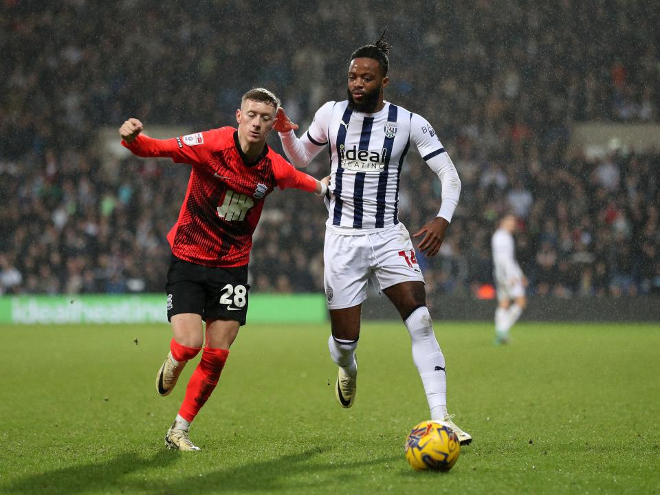 Nathanial Chalobah fights for the ball against Blues