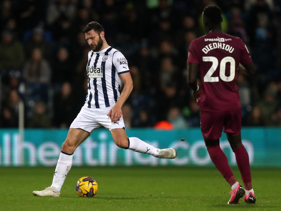 Erik Pieters passing the ball during the game against Cardiff City