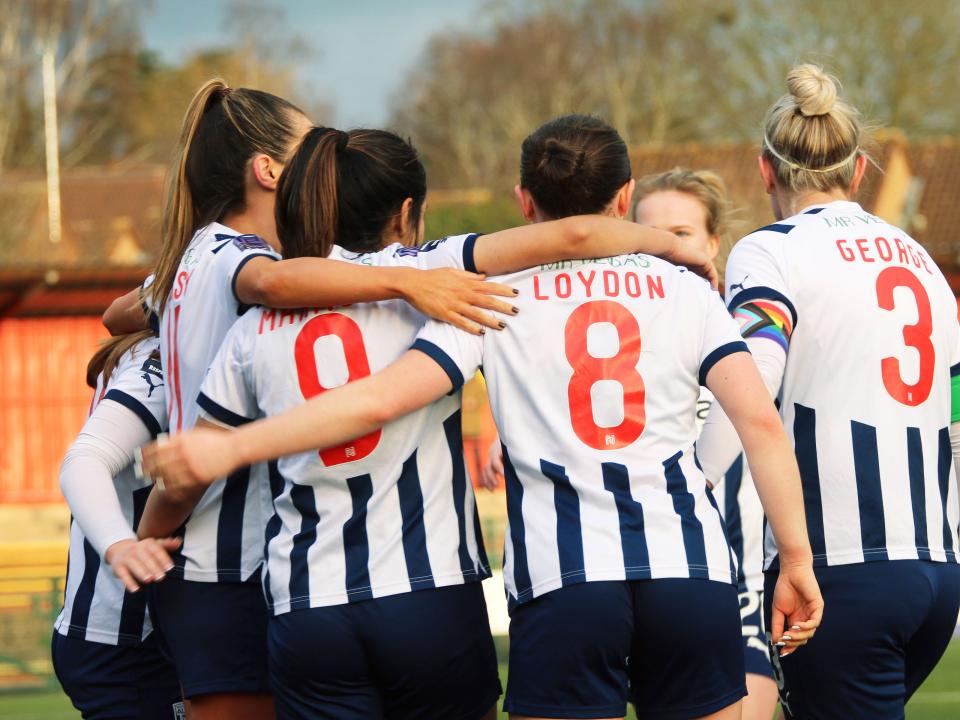 Albion Women in home colours.