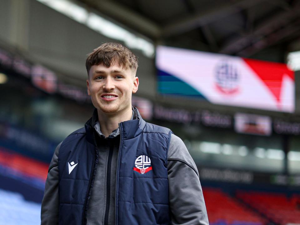 Zac Ashworth arriving in his Bolton tracksuit before a Bolton game