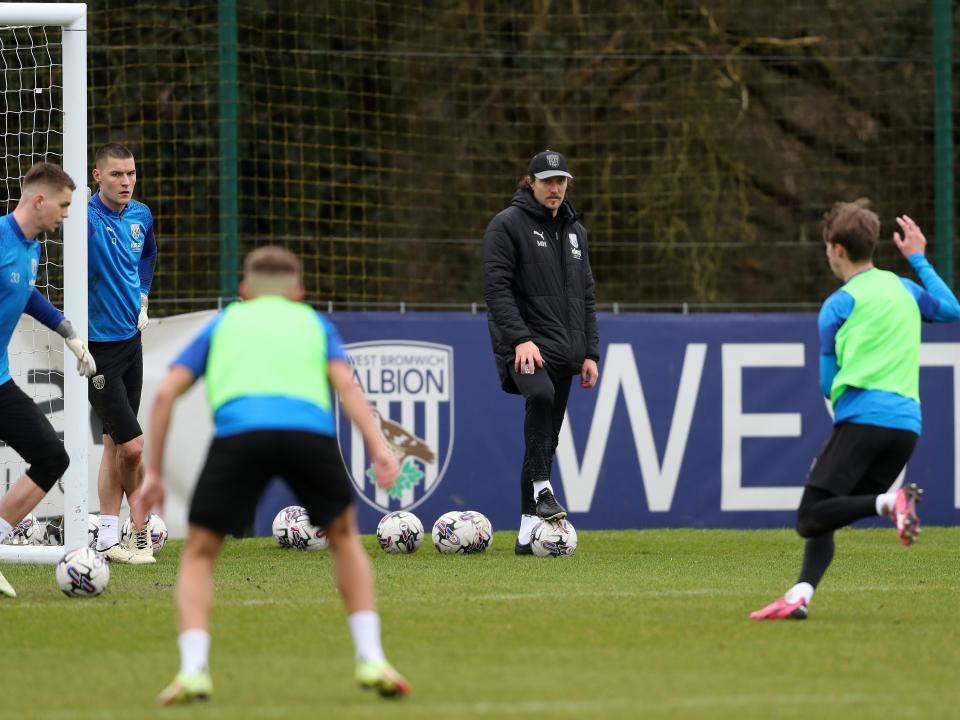 Michael Hefele watching over a training session with several players involved in the drill