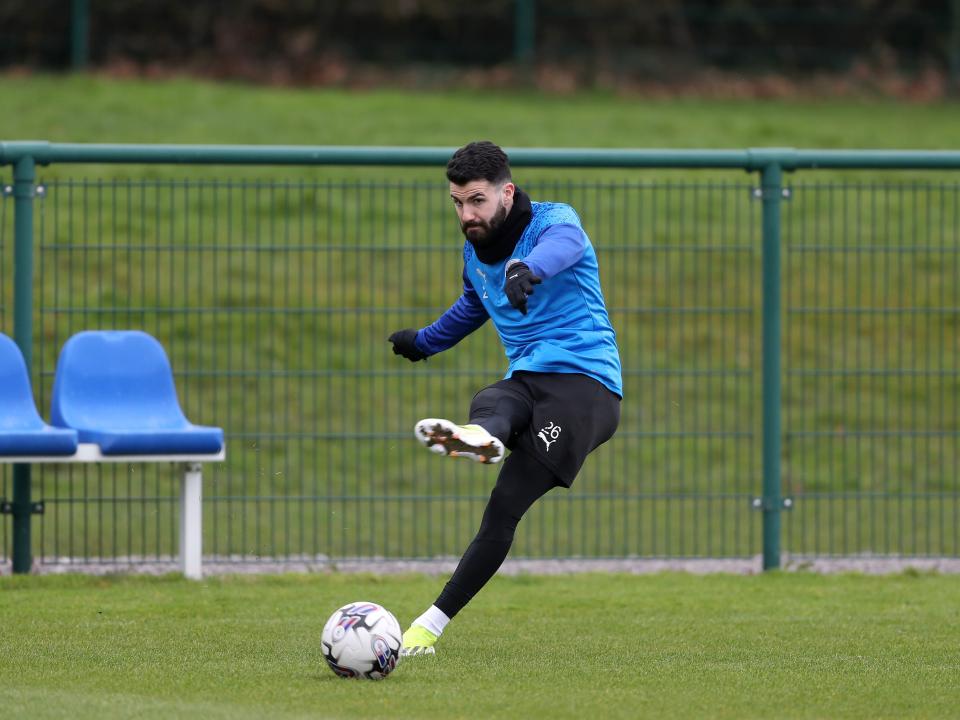 Pipa making a pass during a training session