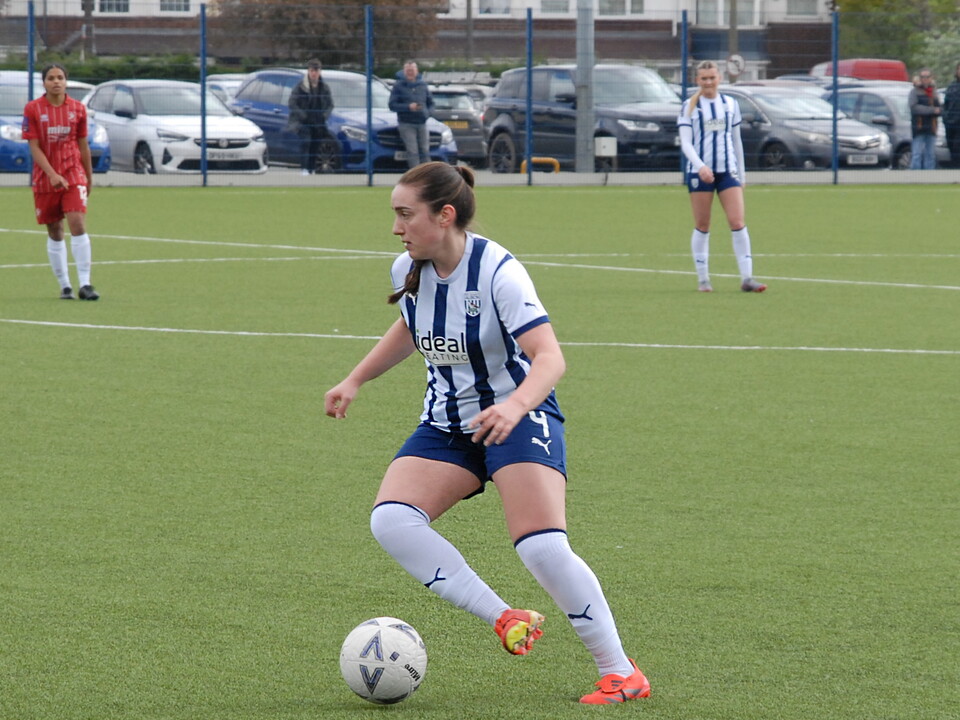 Fran Orthodoxou in action for Albion Women, in home colours.