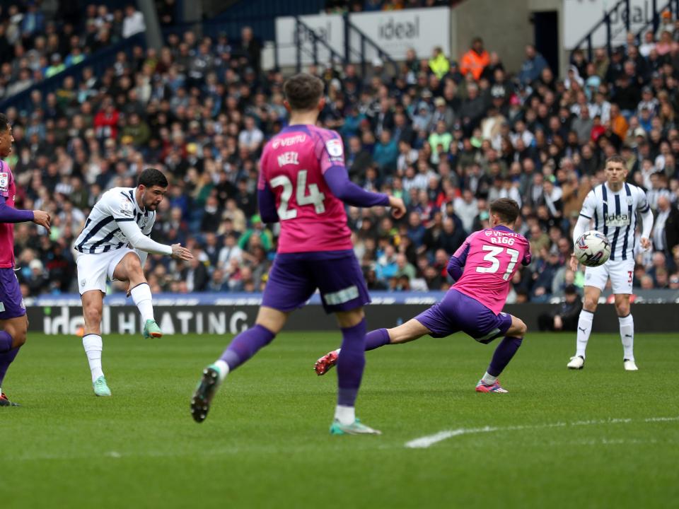 An image of Alex Mowatt shooting against Sunderland