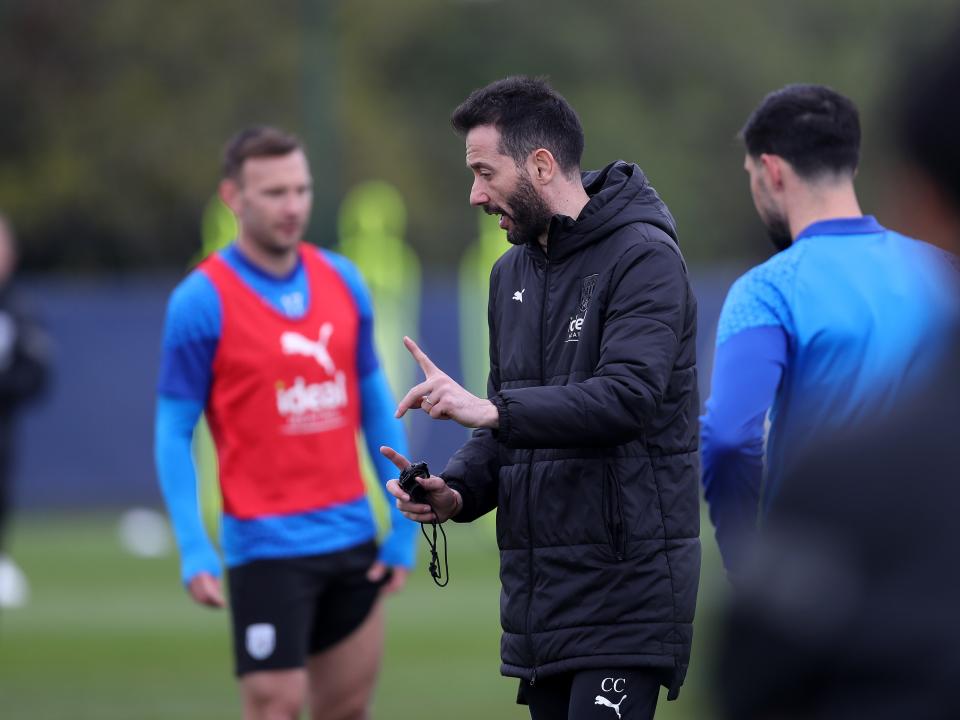 Carlos Corberán delivering a message to his players on the training pitch