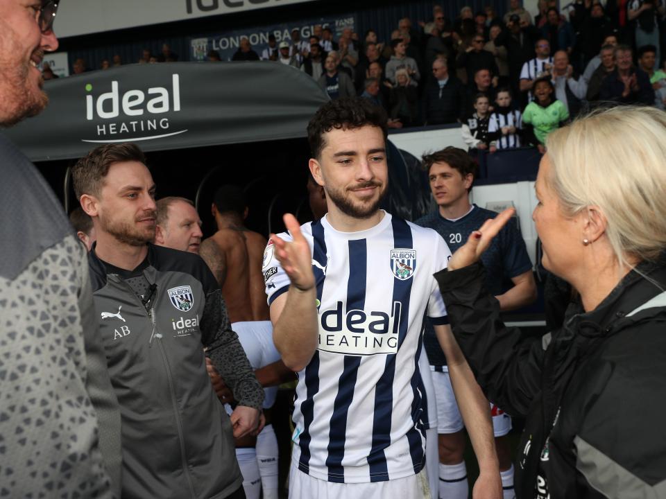 Mikey Johnston celebrates the win against Preston at full-time 