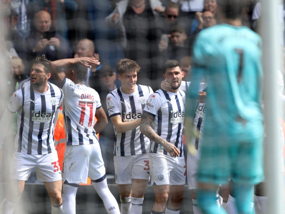 An image of Alex Mowatt celebrating his goal against Preston with his teammates