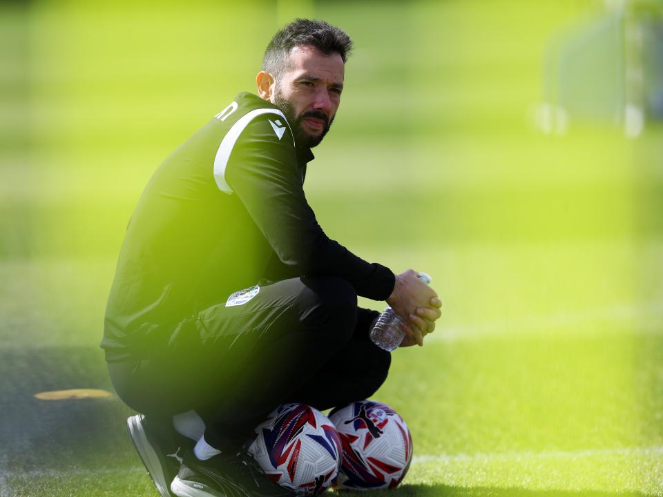 Carlos Corberán watching over a training session 