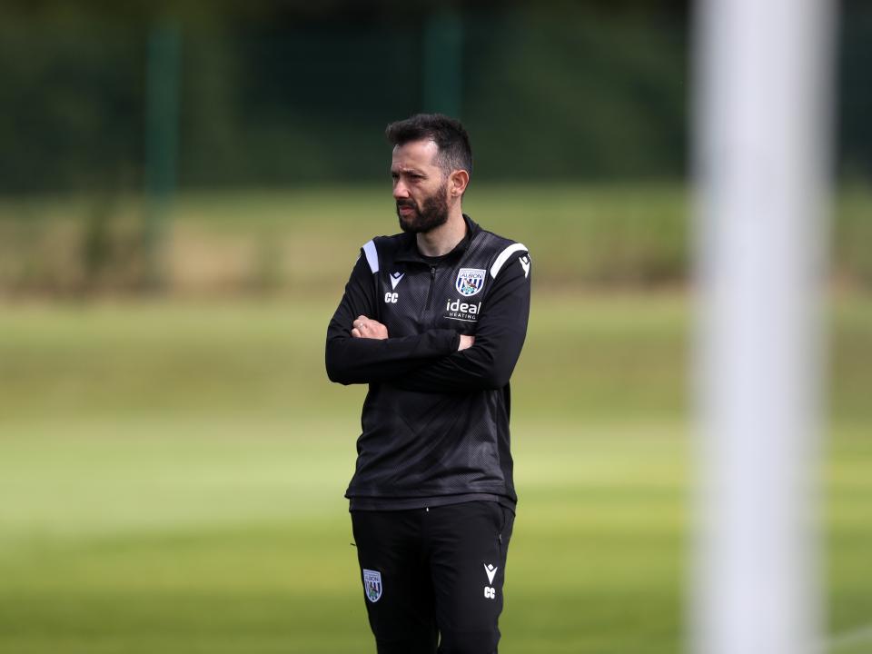 Carlos Corberán watching over a training session 