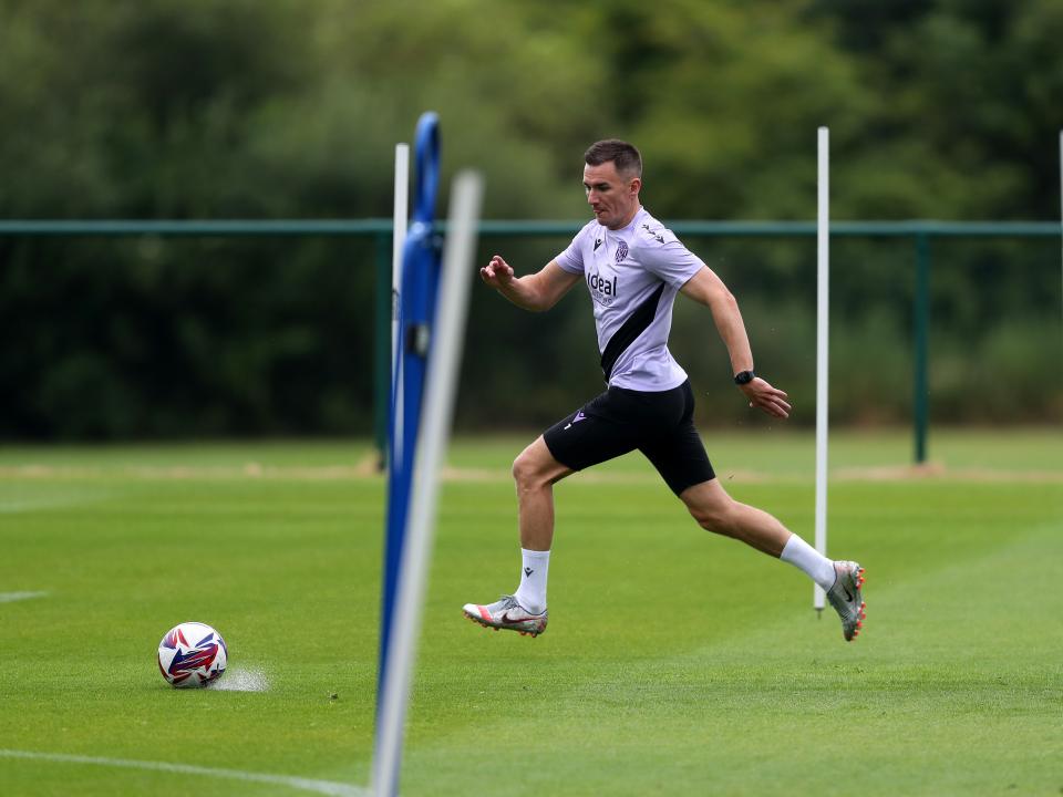 Jed Wallace watching the ball during a training session