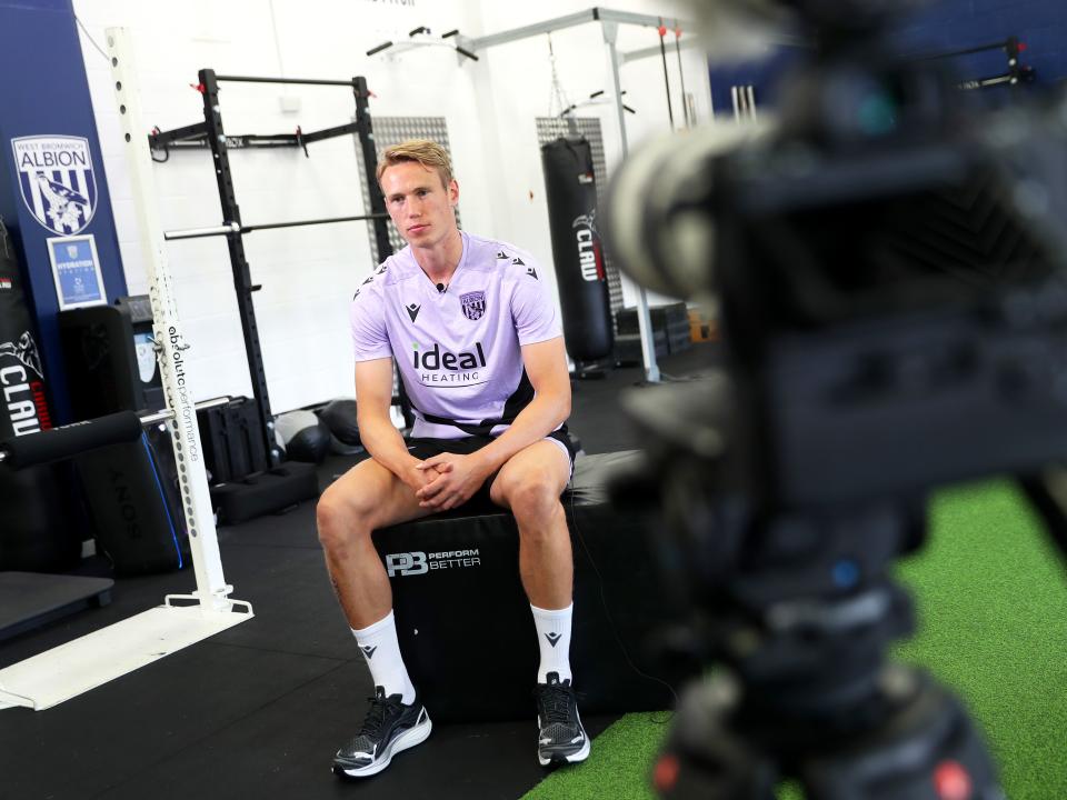 Torbjørn Heggem sat in the gym being interviewed by WBA TV