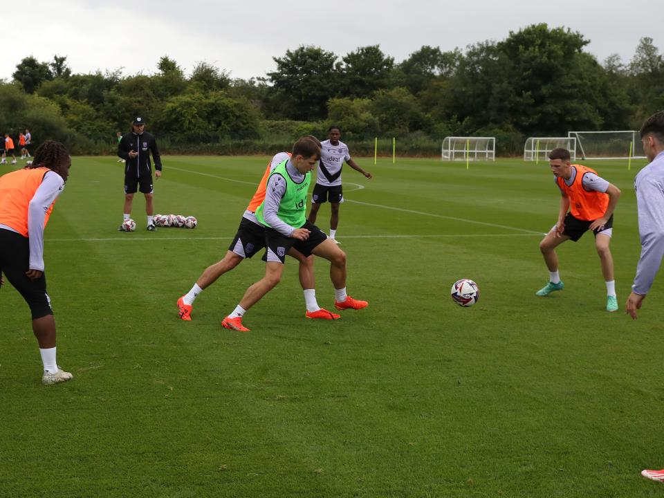 General action of a training session involving several players 