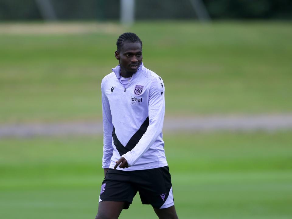 Ousmane Diakité looking for the ball during a training session 