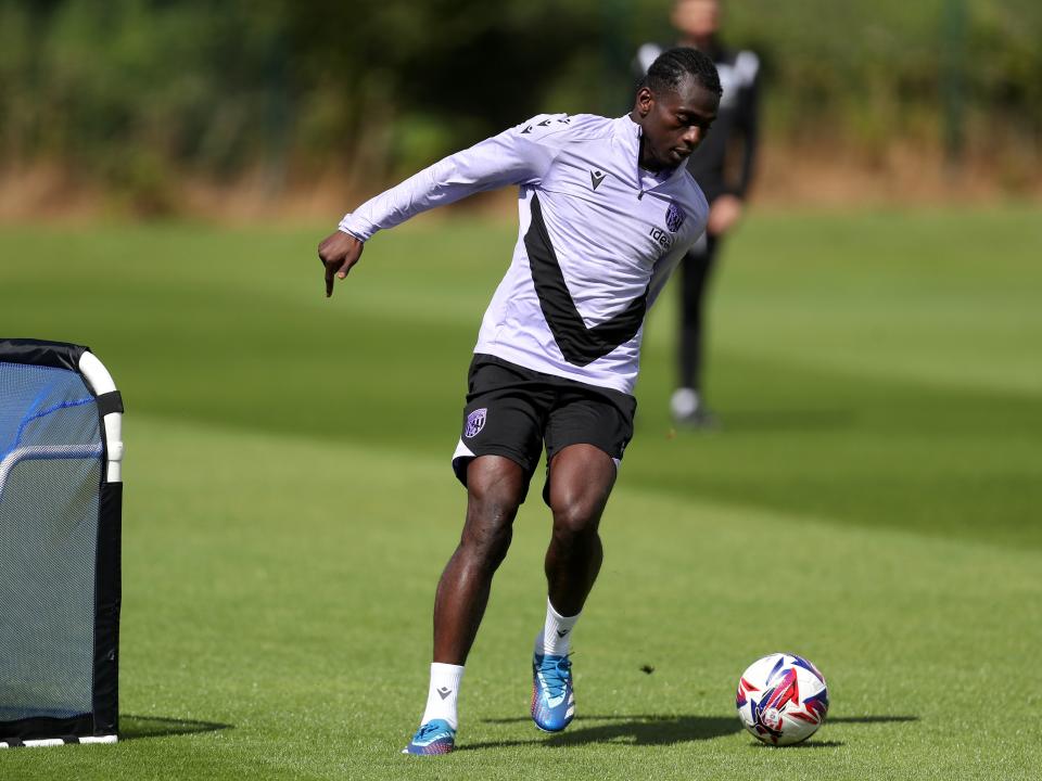 Ousmane Diakité on the ball during training 