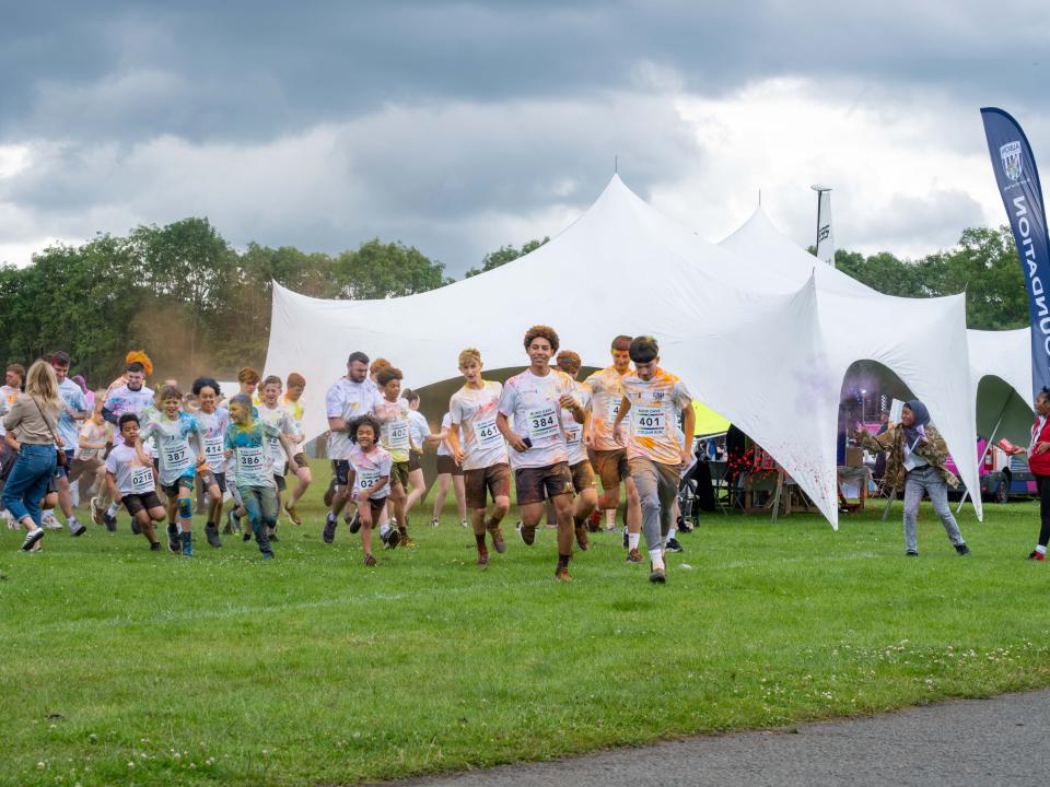 Runners setting off down the course.