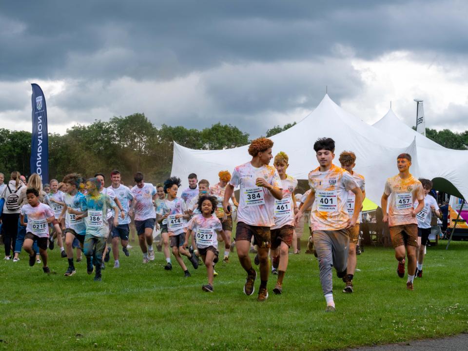 Runners setting off down the course.