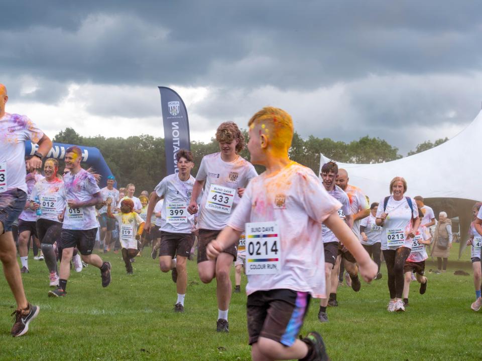 Runners setting off down the course.