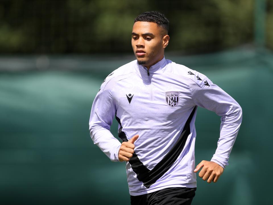 Lewis Dobbin running in training