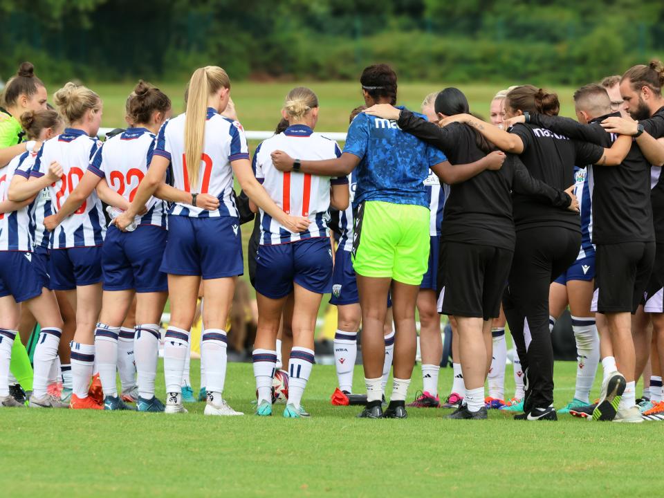 An image of Albion Women in a huddle following their friendly against Oxford
