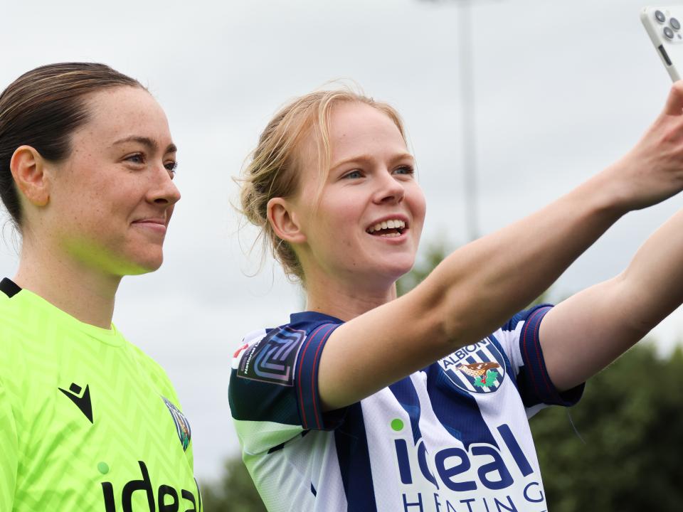 An image of Anna Miller and Phoebe Warner posing for a photo