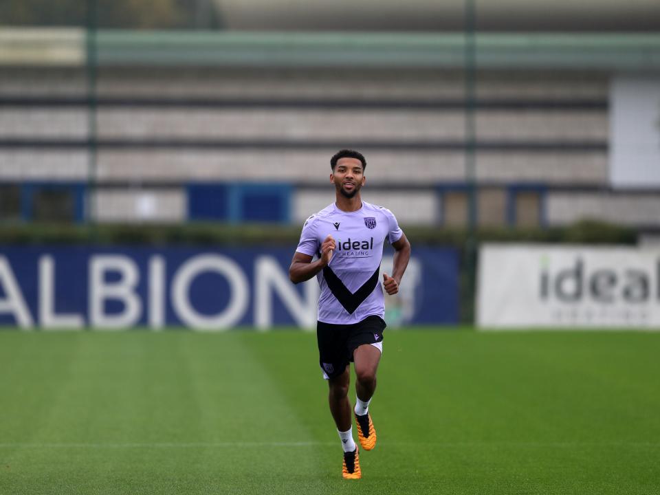 Mason Holgate running forward on the training pitch 