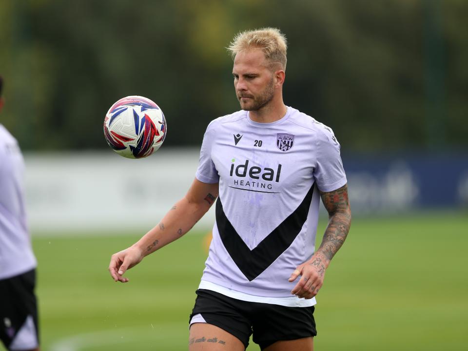 Uroš Račić watching the ball closely during a training session 