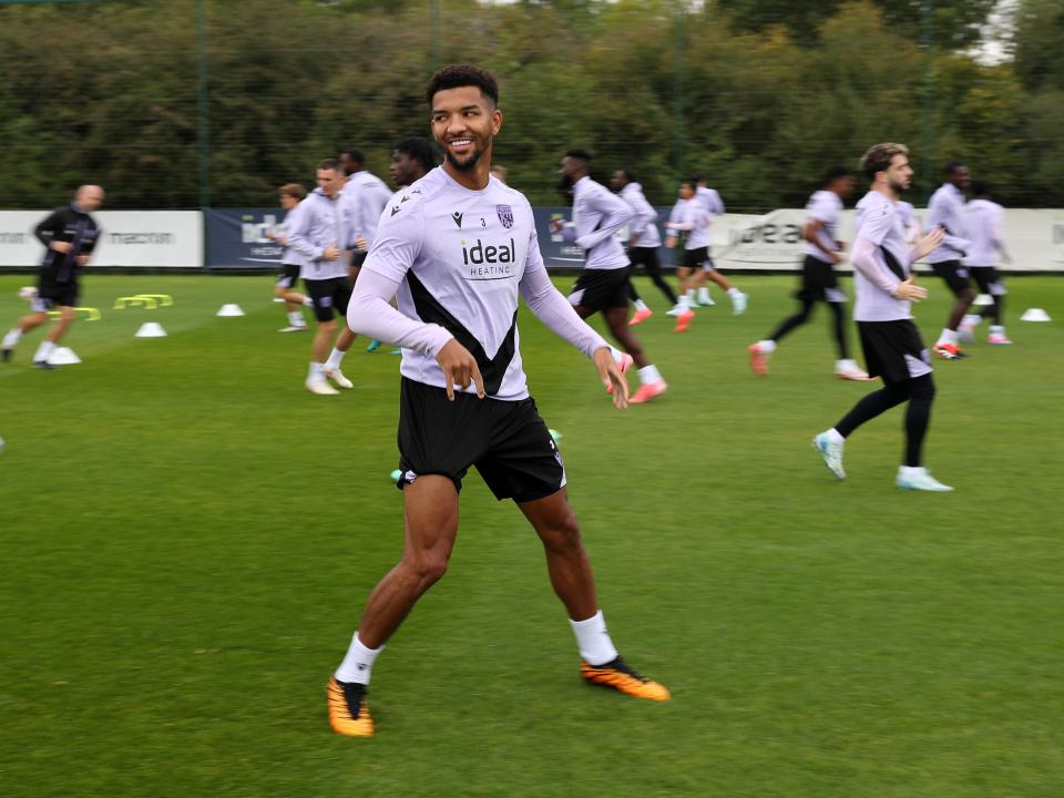 Mason Holgate warming-up during a training session