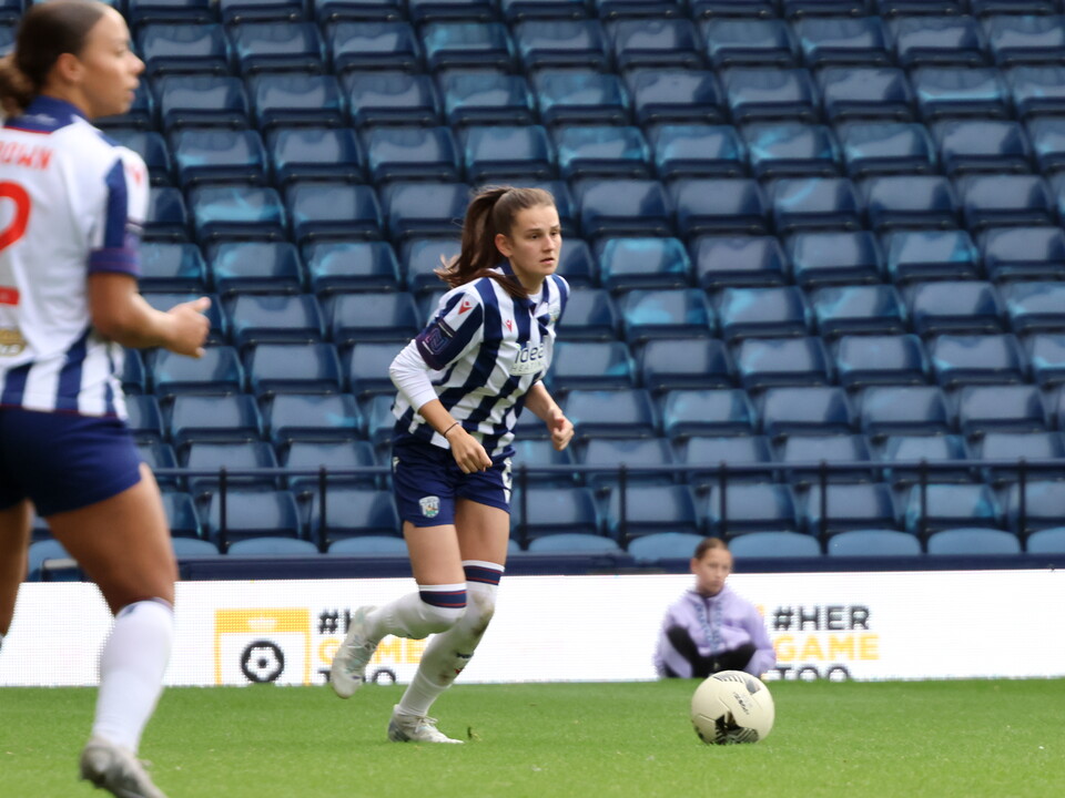 Izzy Green in action for Albion Women.