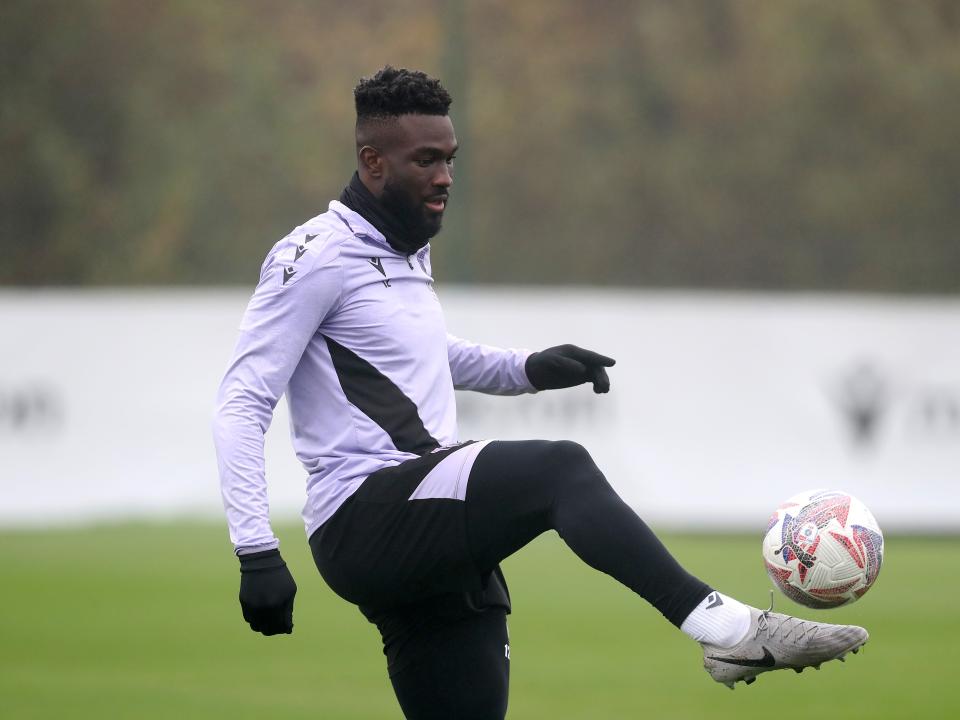 Daryl Dike controlling the ball during a training session 